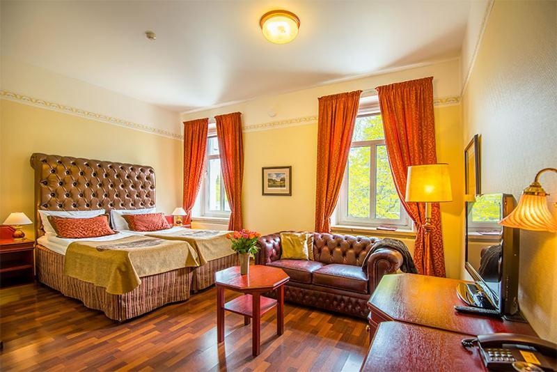 Hotel Astor Vaasa Esterno foto